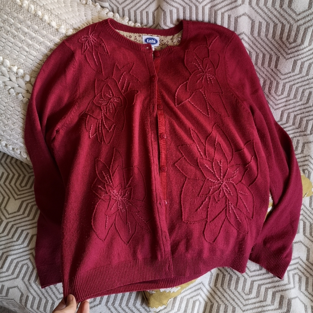 tabi wine red, floral stitched cardigan